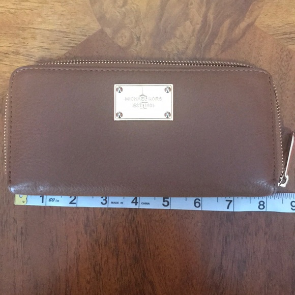 Michael Kors Handbags - Michael Kors wallet